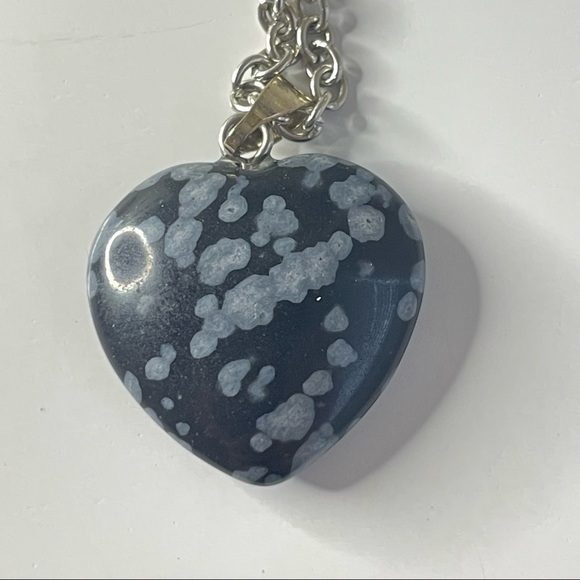 Snowflake Obsidian Stone Crystal Stone Heart Necklace - Picture 4 of 5